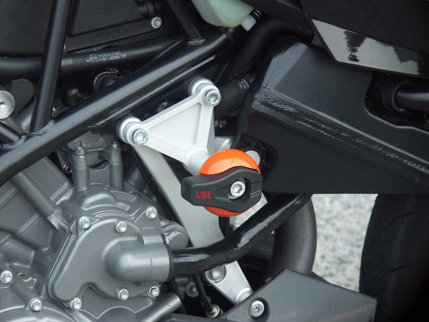 LSL Crash Pad Befestigungskit für KTM Super Duke 990,  2005-, Supermoto R 950,  2006-