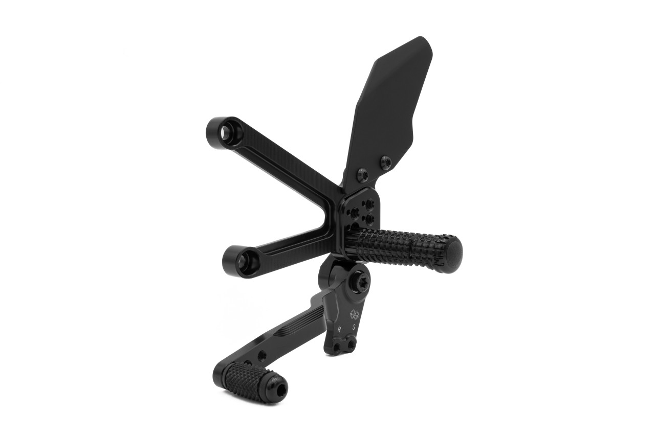 GILLES FXR2 Fußrastenanlage schwarz für Kawasaki ZX-4R 2023- 
