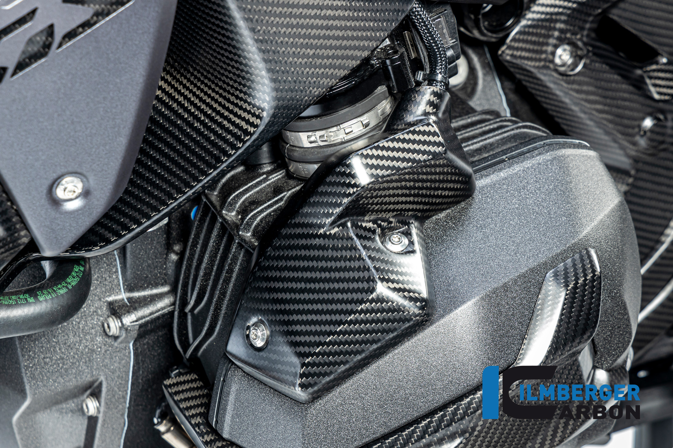 Ilmberger Carbon Einspritzdüsen Abdeckung links, matt, BMW R1300GS 2023-