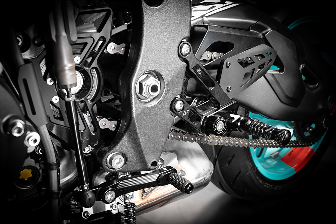 GILLES MUE2 Fußrastenanlage für Yamaha MT-10 Modelljahr 2022-