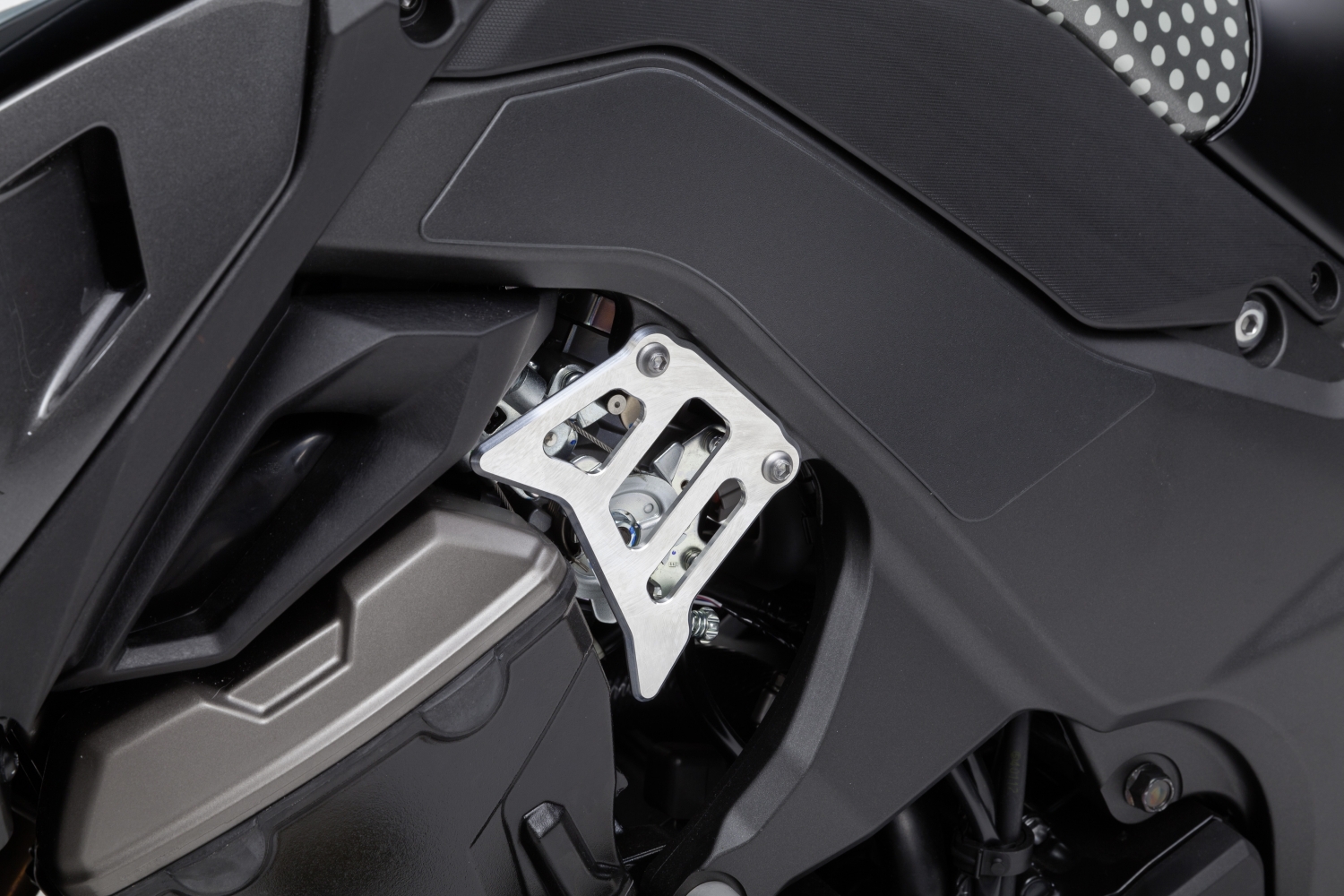 LSL Abdeckung für die Einspritzeinheit, für Kawasaki Z1000, Modelljahr 2014-, schwarz