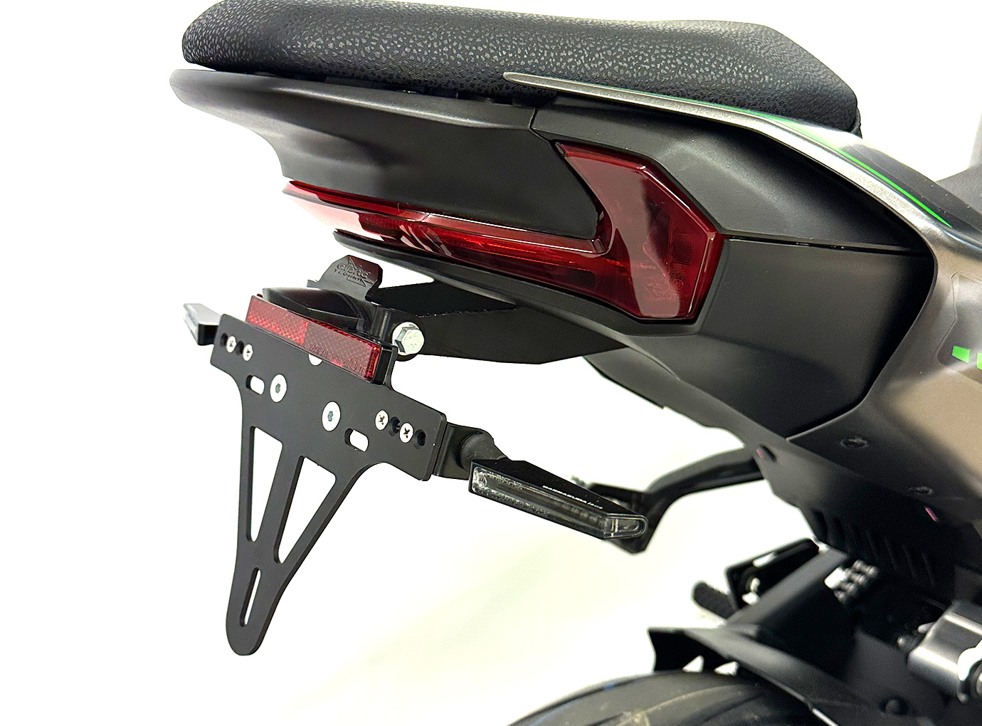 alpha Technik Kennzeichenhalter Kawasaki Z900 / Z900SE, Modelljahr 2025-