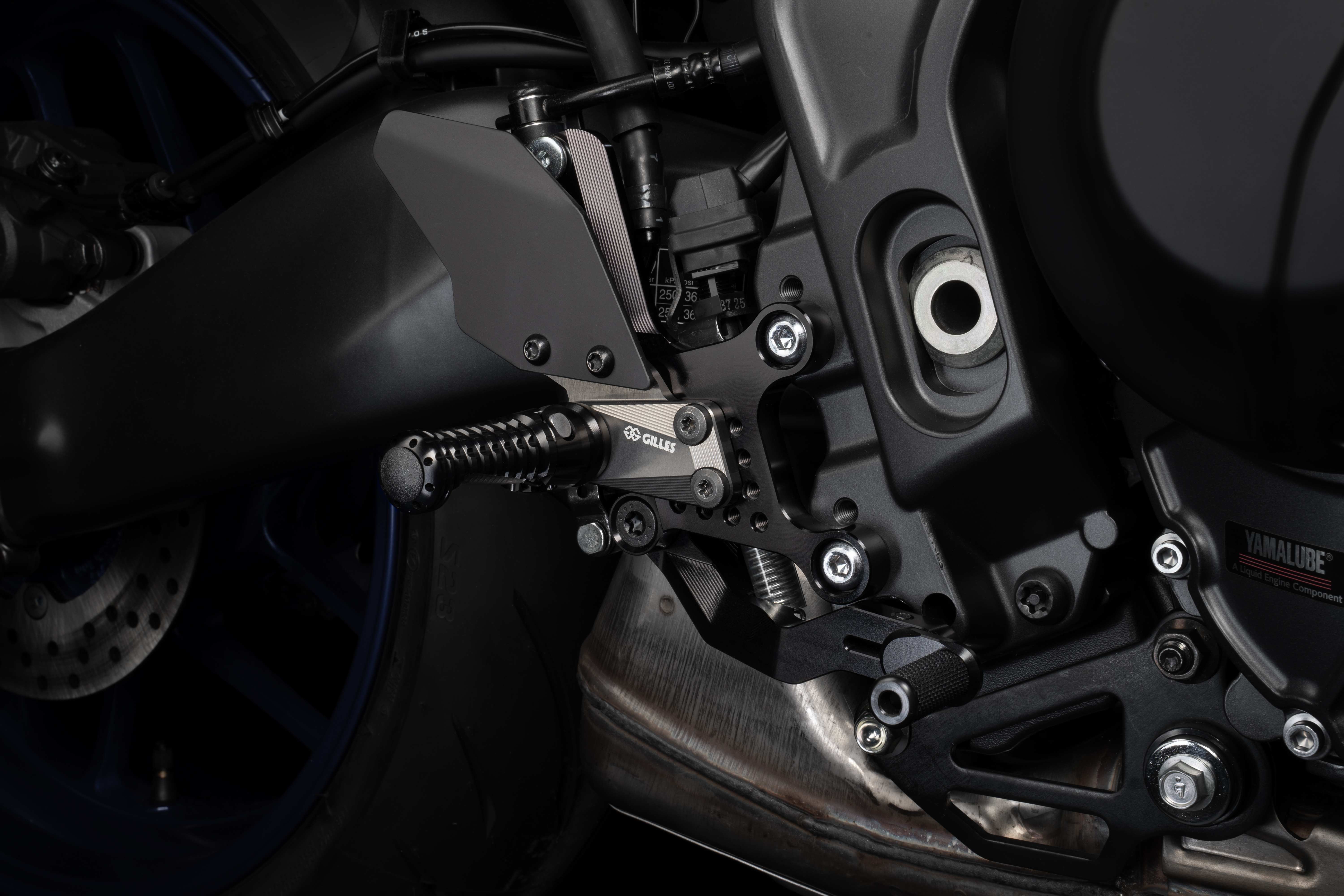 GILLES AS31GT3 Fußrastenanlage schwarz für Yamaha MT09, RN87, XSR900GP, RN96 2024-