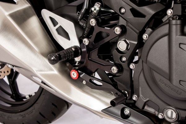 GILLES FXR Fußrastenanlage schwarz für Kawasaki Ninja 400 2018-, Z500, Ninja 500 2024- 