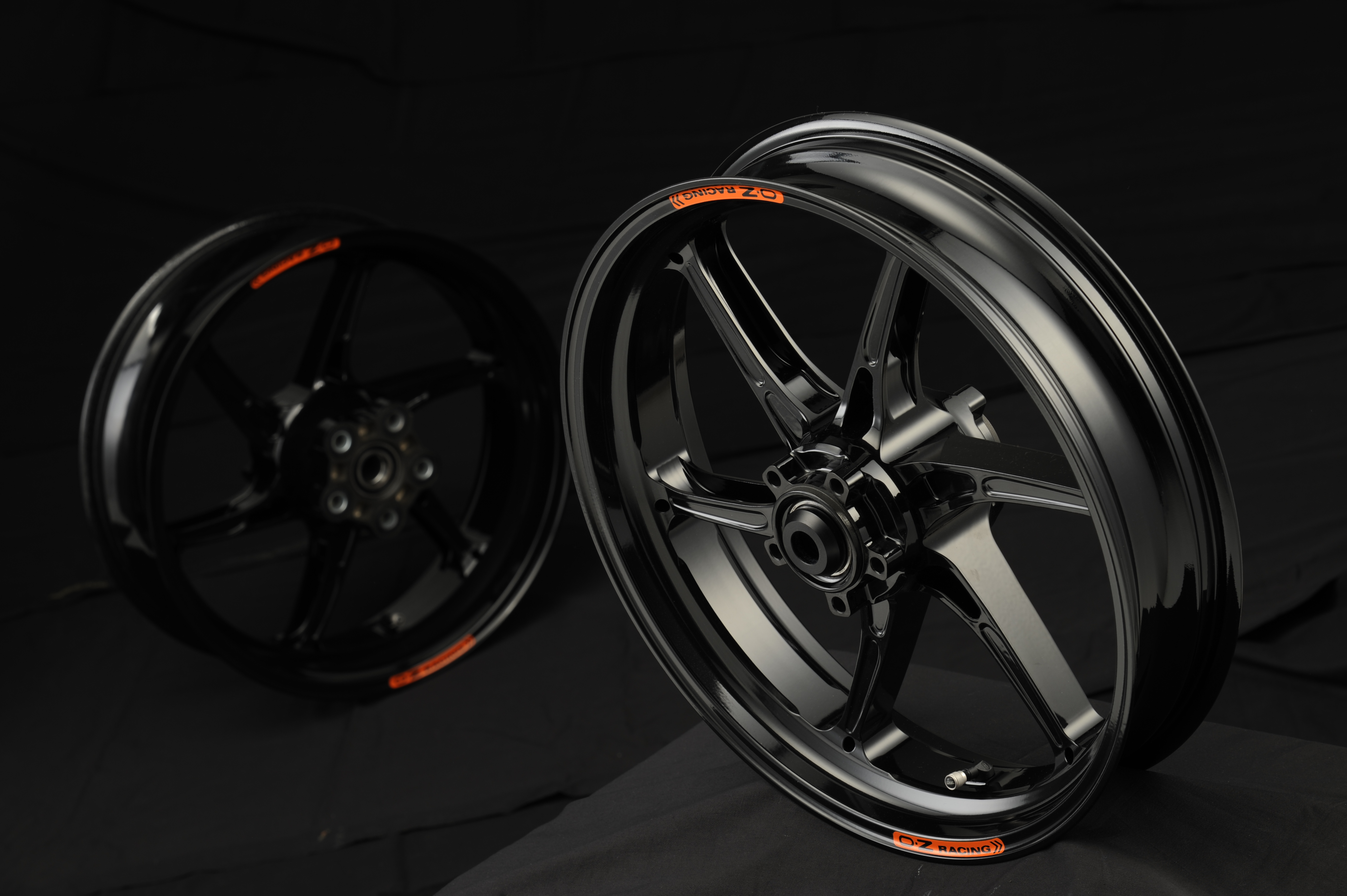 OZ Cattiva Magnesium Satz schwarz matt lackiert, für Ducati Panigale V4, Modelljahr 2025