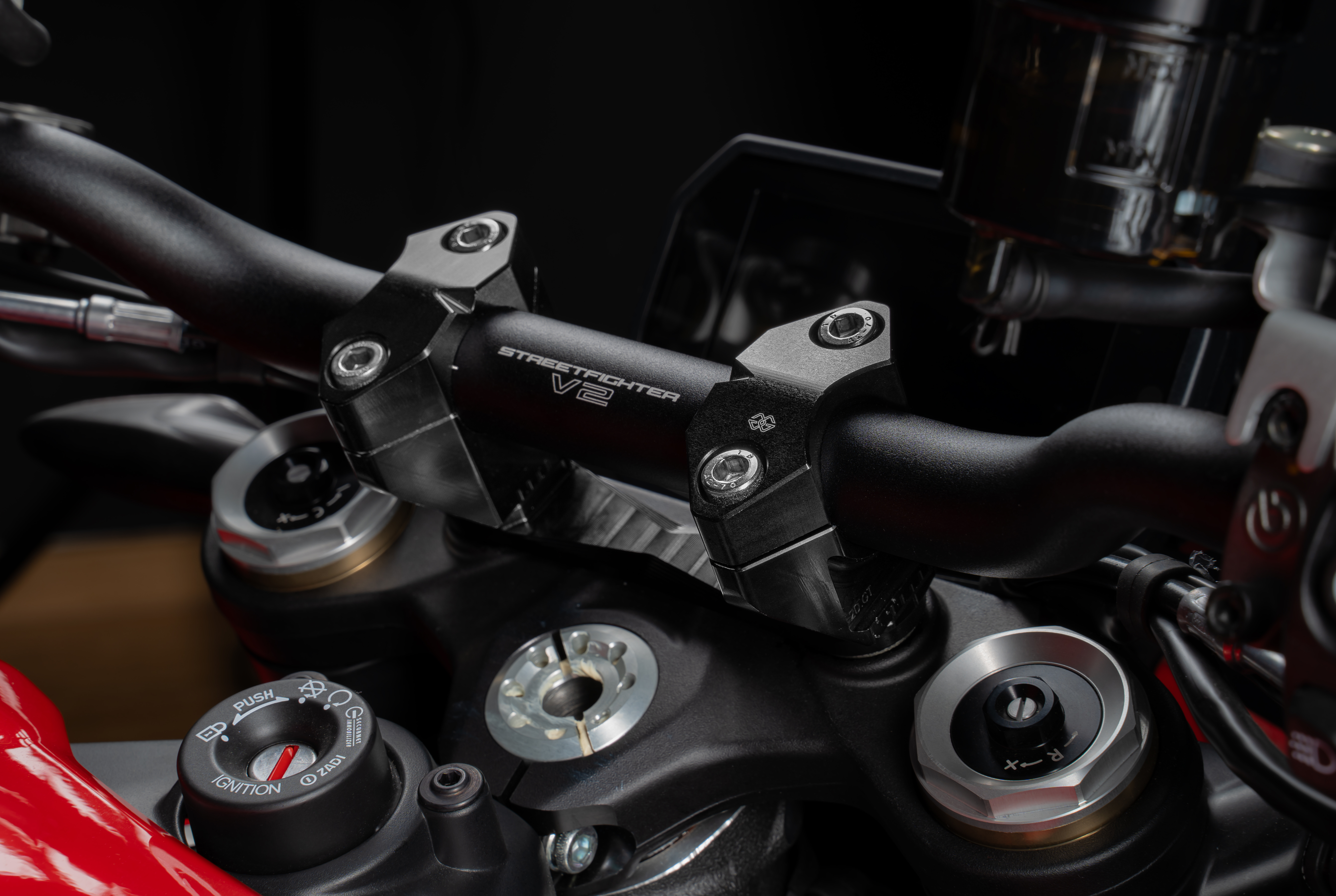 Gilles Tooling 2DGT verstellbare Lenkerböcke für Ducati Monster Typ 50, Modelljahr ab 2026- und Streetfighter V2 / S Typ 30, Modelljahr ab 2025-