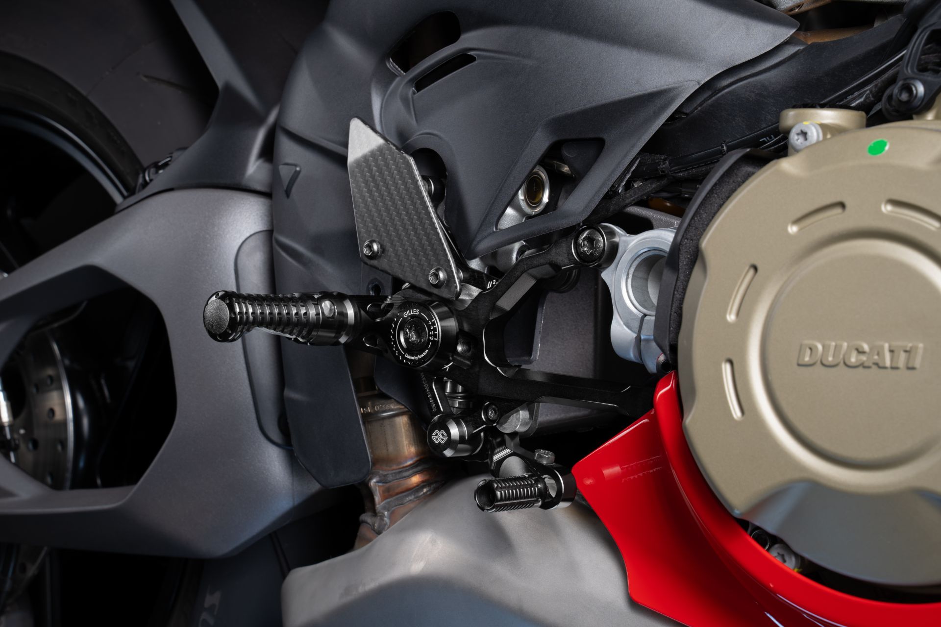 GILLES MUE2 Fußrastenanlage für Ducati Panigale V4 / S / SP2, 2024-