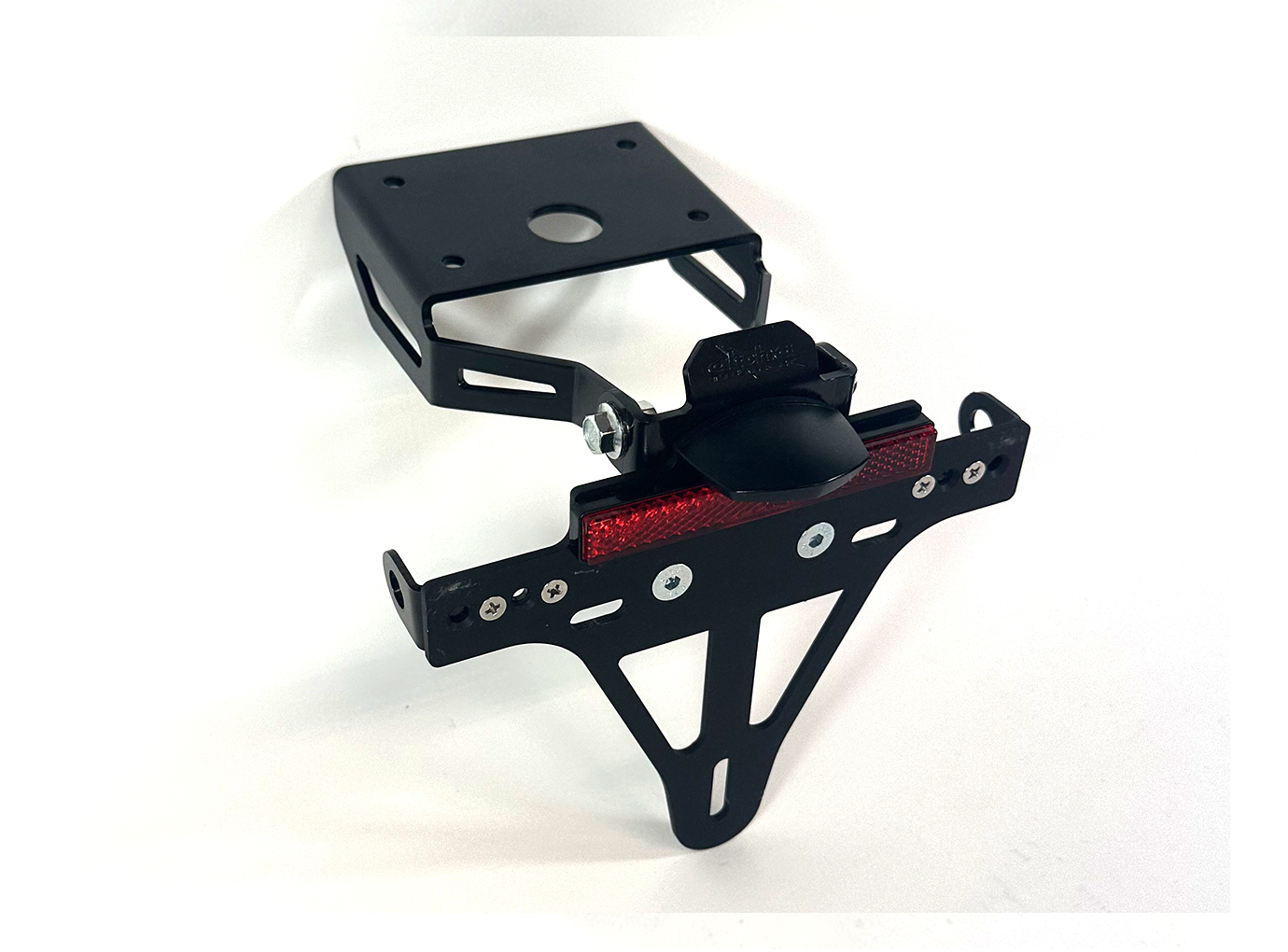alpha Technik Kennzeichenhalter Edelstahl schwarz für Benelli TRK 702 / TRK 702X ab 2023-