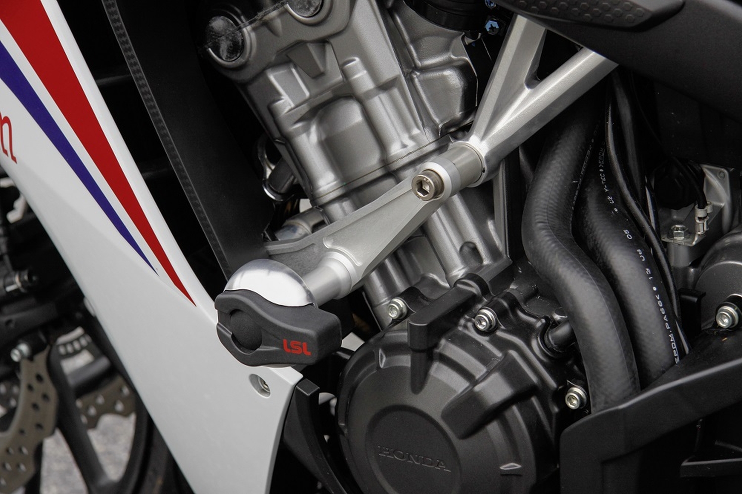 LSL Crash Pad Befestigungskit für Honda CBR650F,  2014-, CB650R,  2019-, CBR650R,  2019-, mit Adapterplatten
