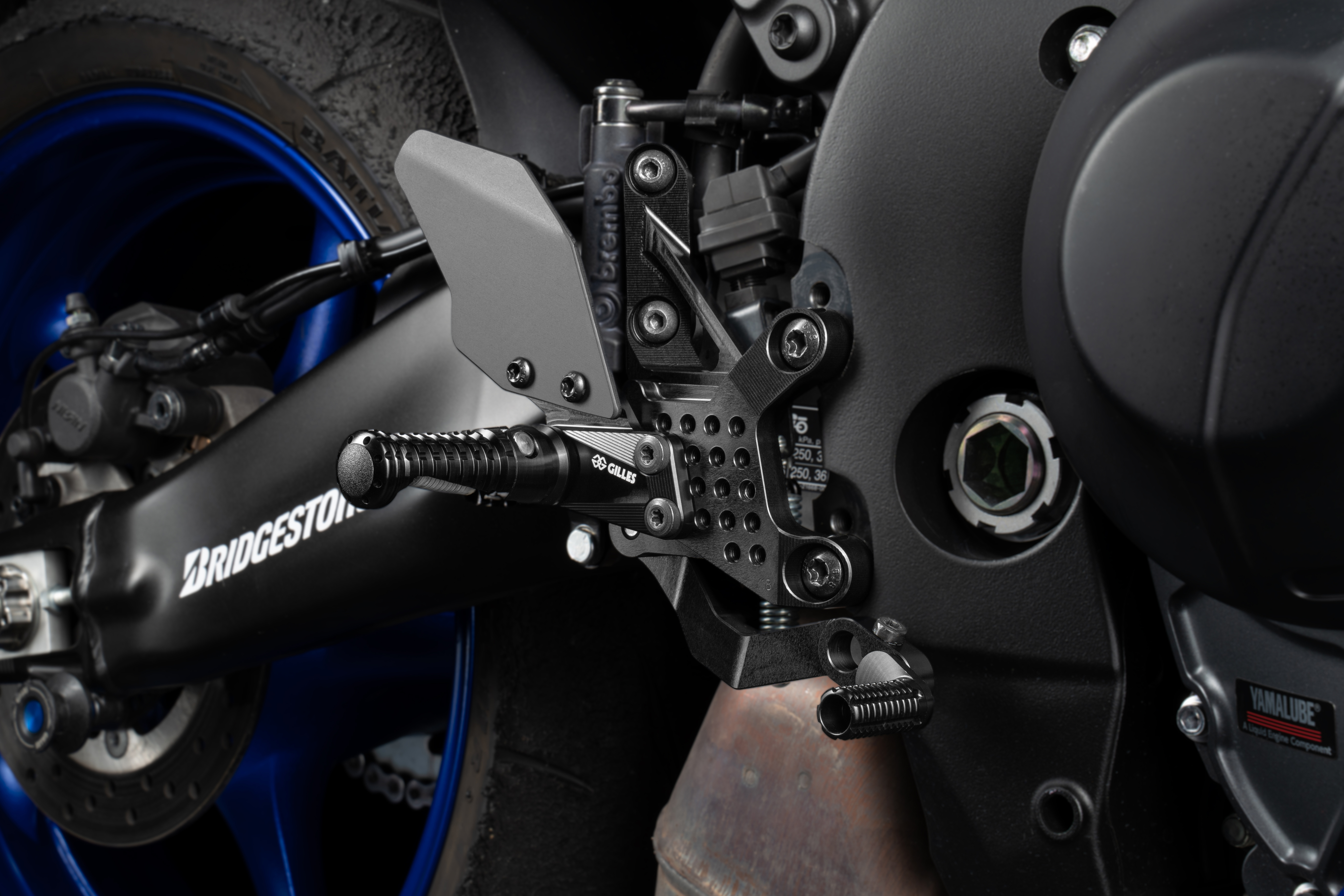 GILLES AS31GT3 Fußrastenanlage schwarz für Yamaha R9, Typ RNA3, RNA4, RNA5, 2025-