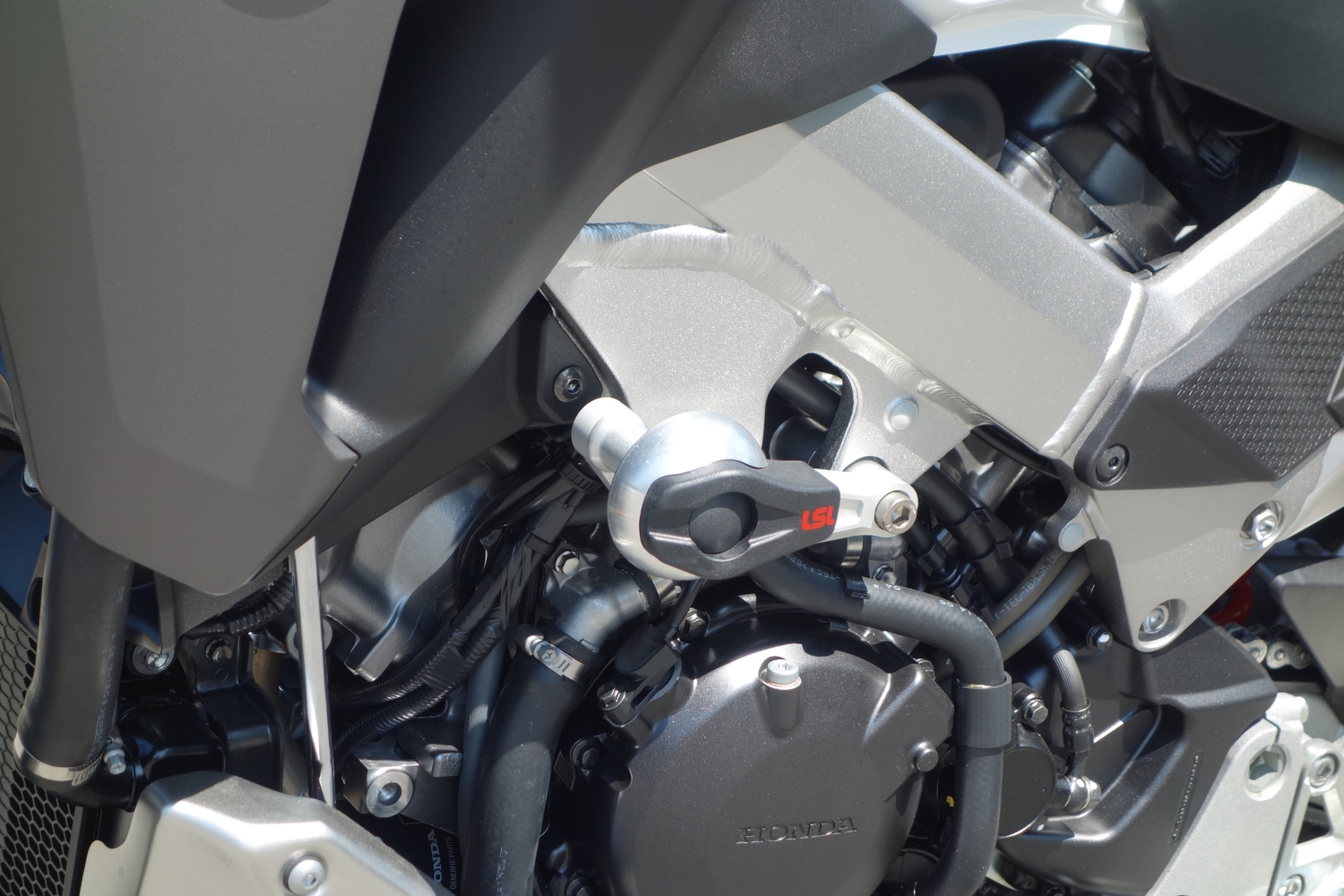 LSL Crash Pad Befestigungskit für Honda VFR800X Crossrunner,  2015-, mit Adapterplatten