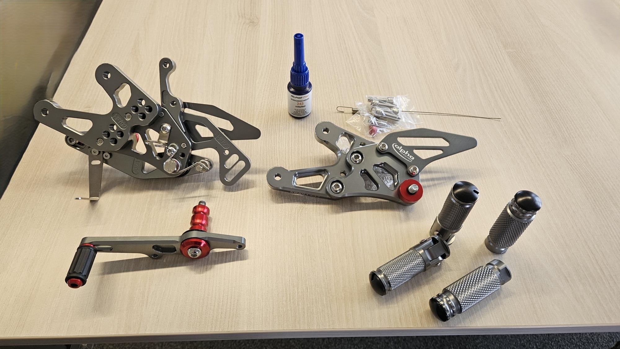 >TRACK< Fußrastenanlage titan BMW S1000RR Typ K10, Modelljahr 2015-16, Typ 2R10, Modelljahr 2017-,  BMW S1000R Typ 2R10, Modelljahr 2017- ABE