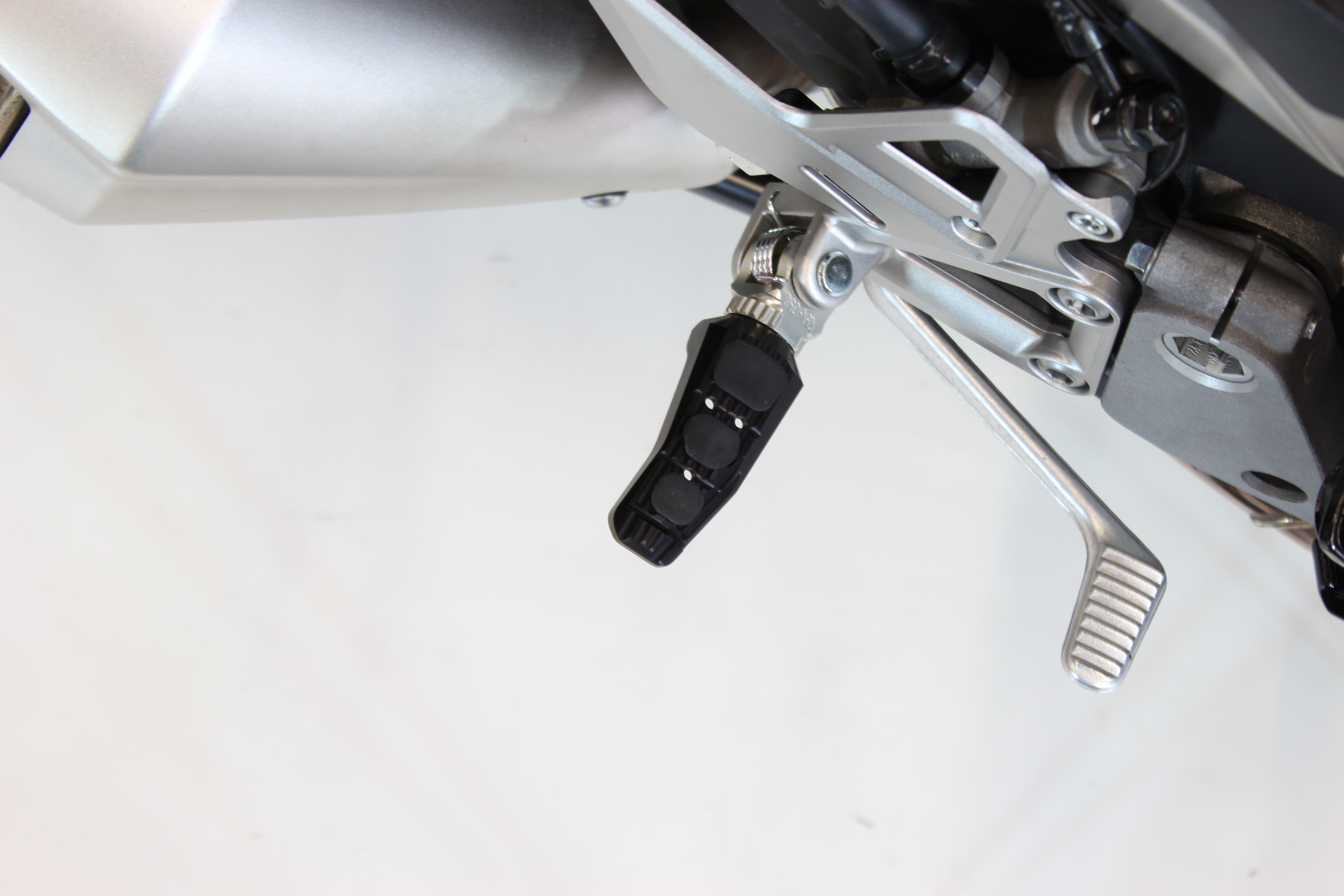 Gilles Austauschfußrasten-Kit Touring, Fahrer, schwarz für Ducati 800SS, 900SS, 748S
