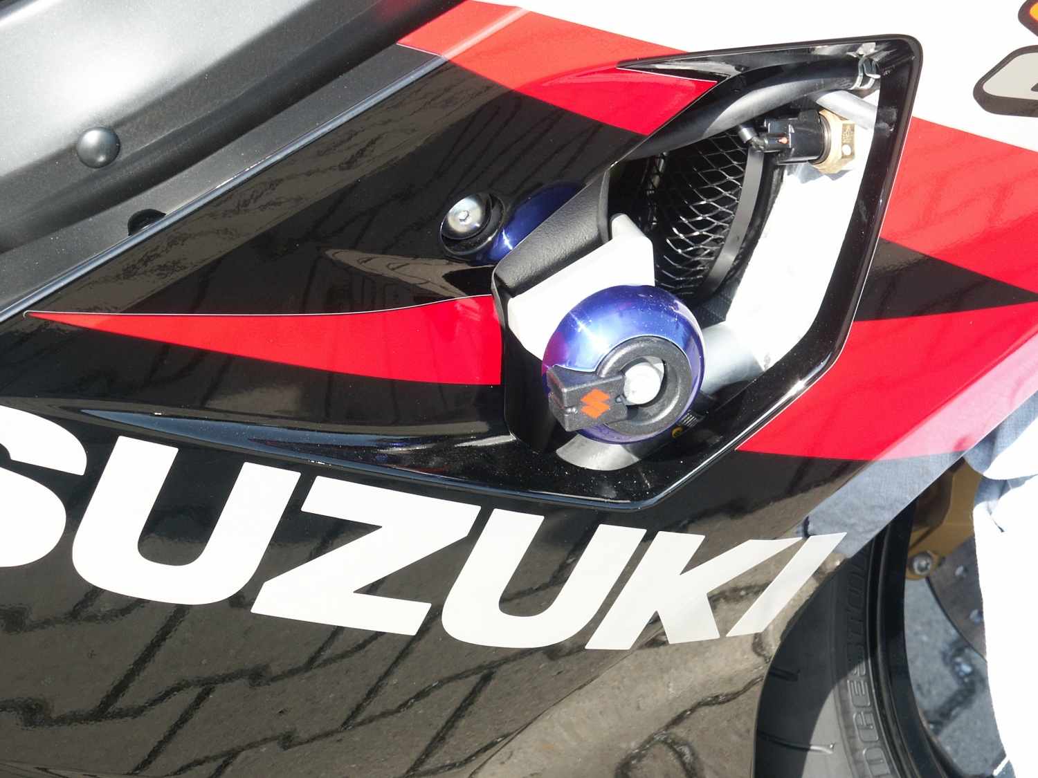 LSL Crash Pad Anbaukit für Suzuki GSX-R600/ GSX-R750,  2004-2005, mit Adapter