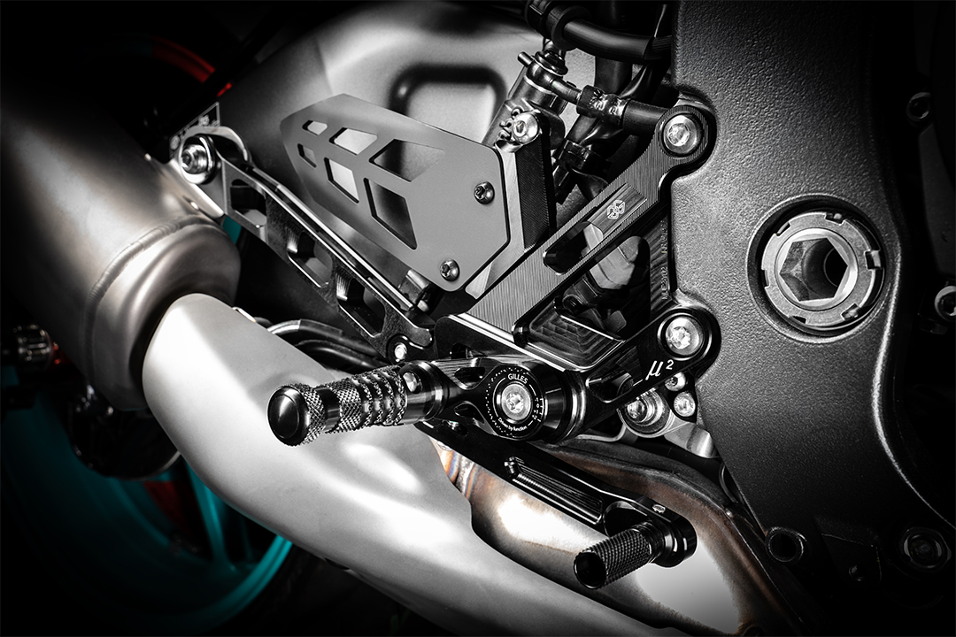 GILLES MUE2 Fußrastenanlage für Yamaha MT-10 Modelljahr 2022-