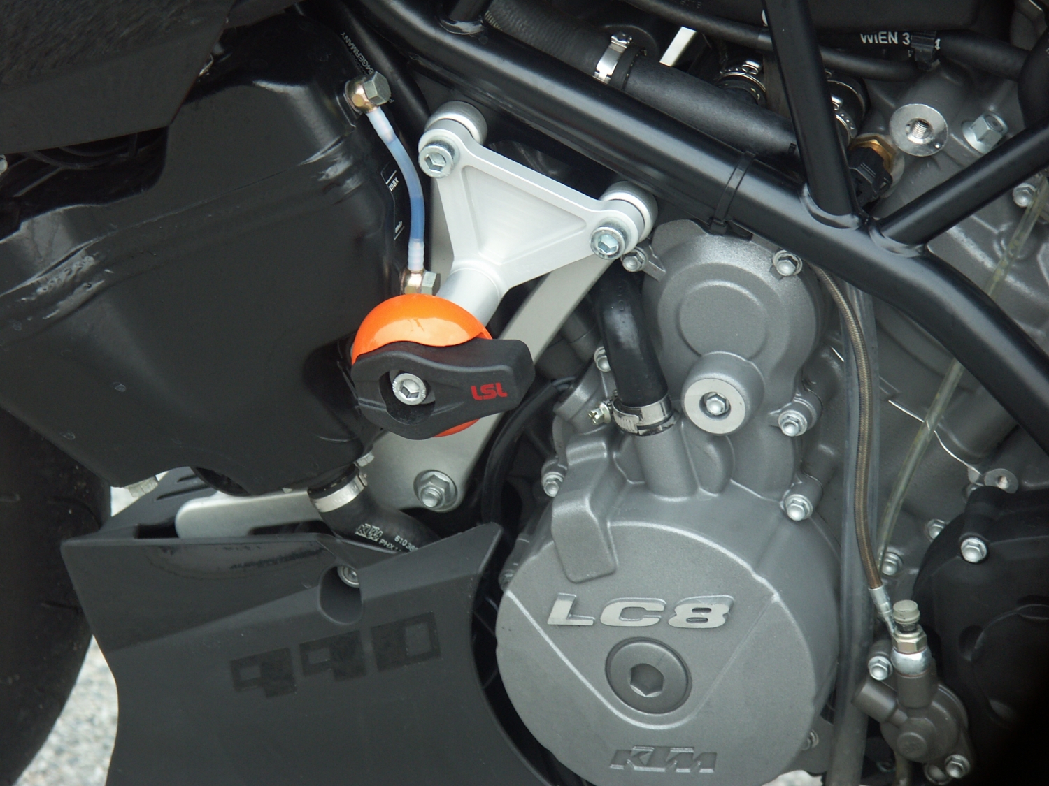 LSL Crash Pad Befestigungskit für KTM Super Duke 990,  2005-, Supermoto R 950,  2006-