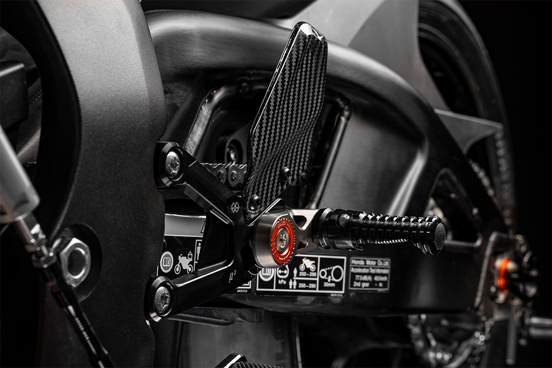 GILLES MUE2 Fußrastenanlage für Honda CBR 1000 RR-R Modelljahr 2020-