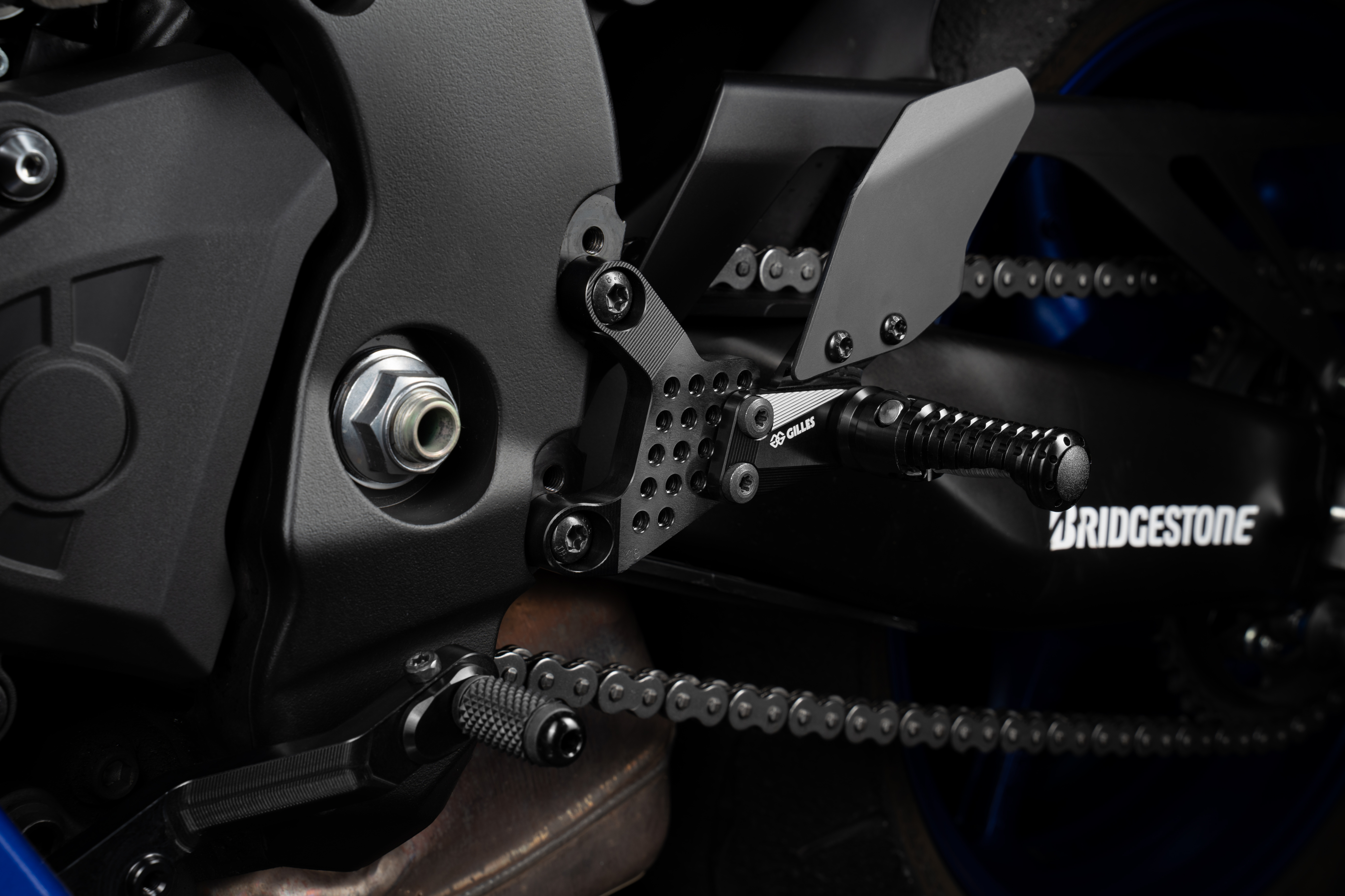 GILLES AS31GT3 Fußrastenanlage schwarz für Yamaha R9, Typ RNA3, RNA4, RNA5, 2025-