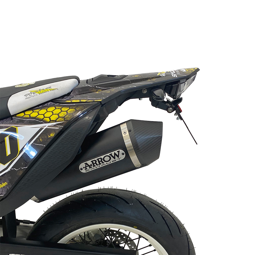 Arrow Auspuff-Set Nussat zugelassen Race-Tech Aluminium Schwarz Carby Boden kompatibel mit Motorrad KTM 690 smc R Baujahr 2019 2020 Motototopgun 