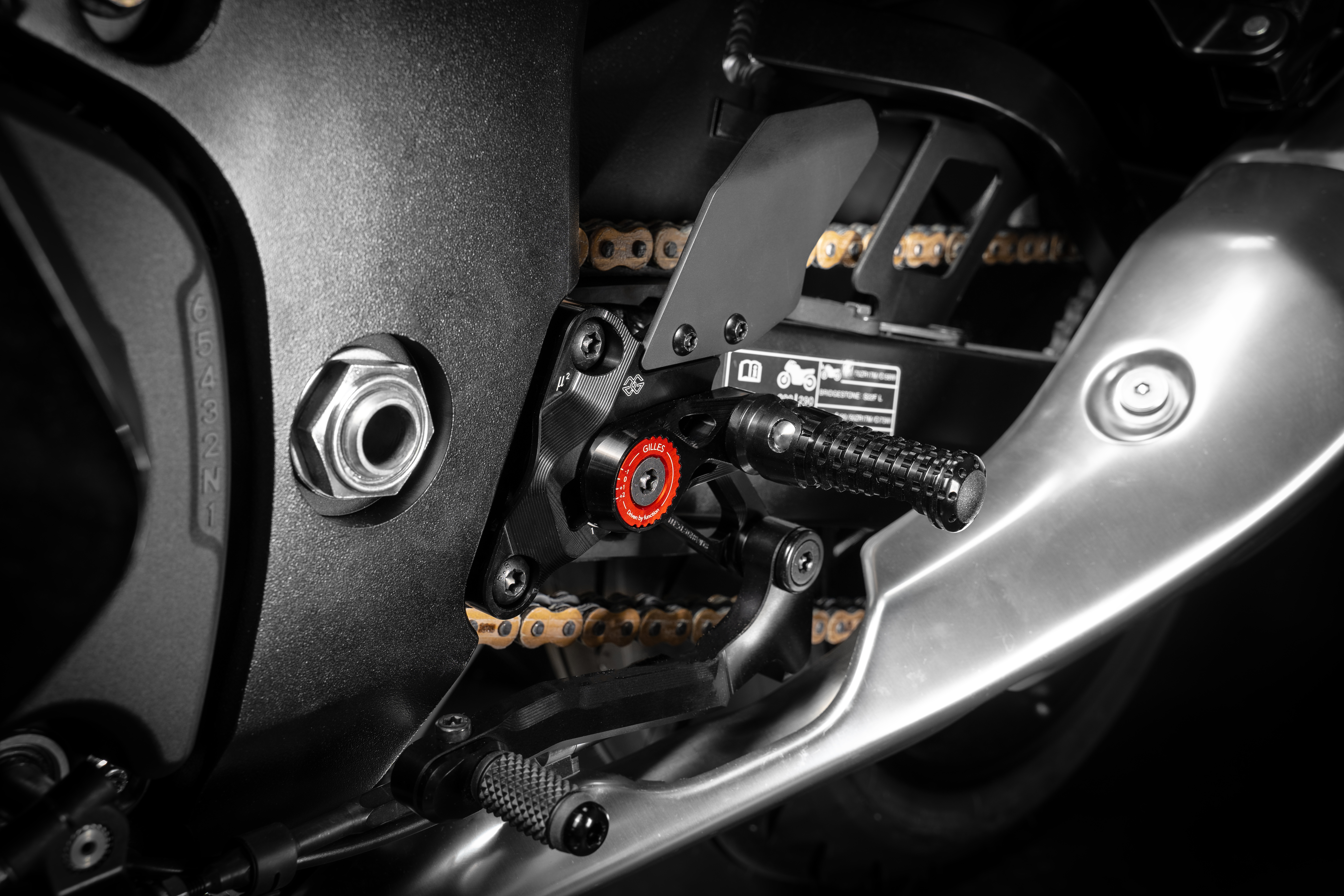 GILLES MUE2 Fußrastenanlage GSX1300R Hayabusa