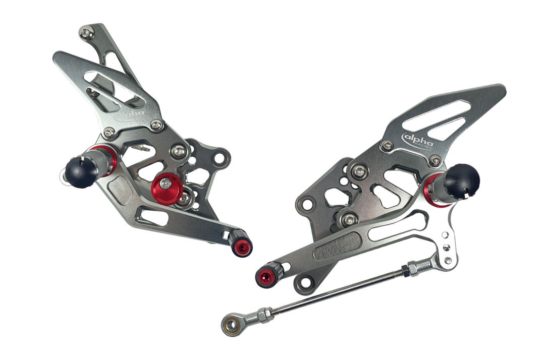 >TRACK< Fußrastenanlage titanfarben Yamaha YZF-R3 / MT-03 ab Modelljahr 2017-