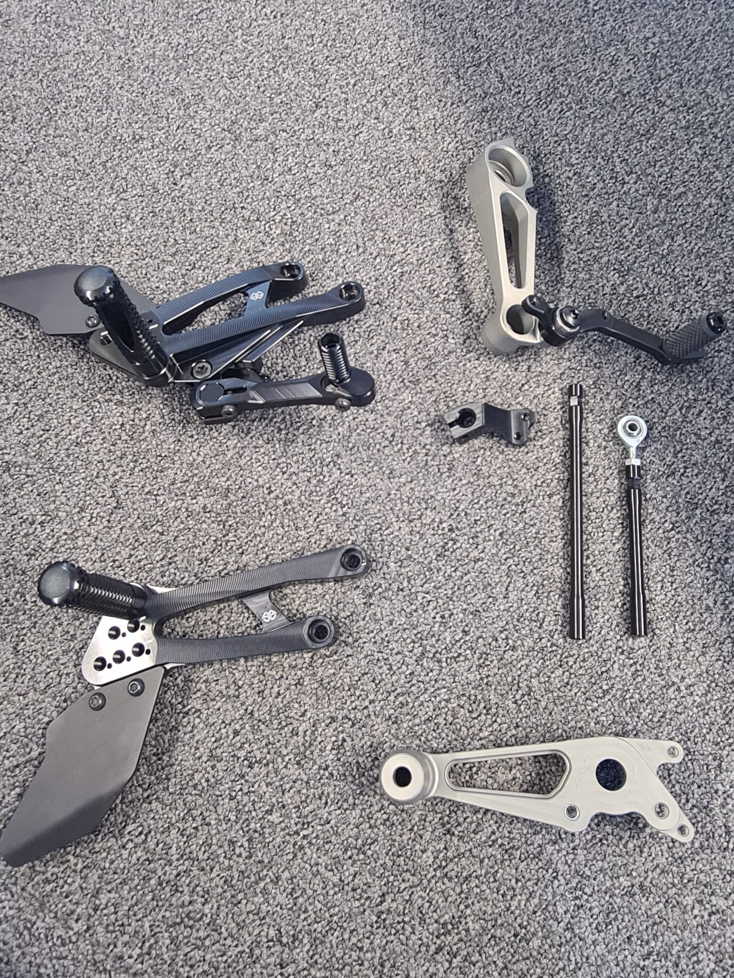 GILLES FXR Fußrastenanlage für Aprilia RS660, KS, 2021,schwarz