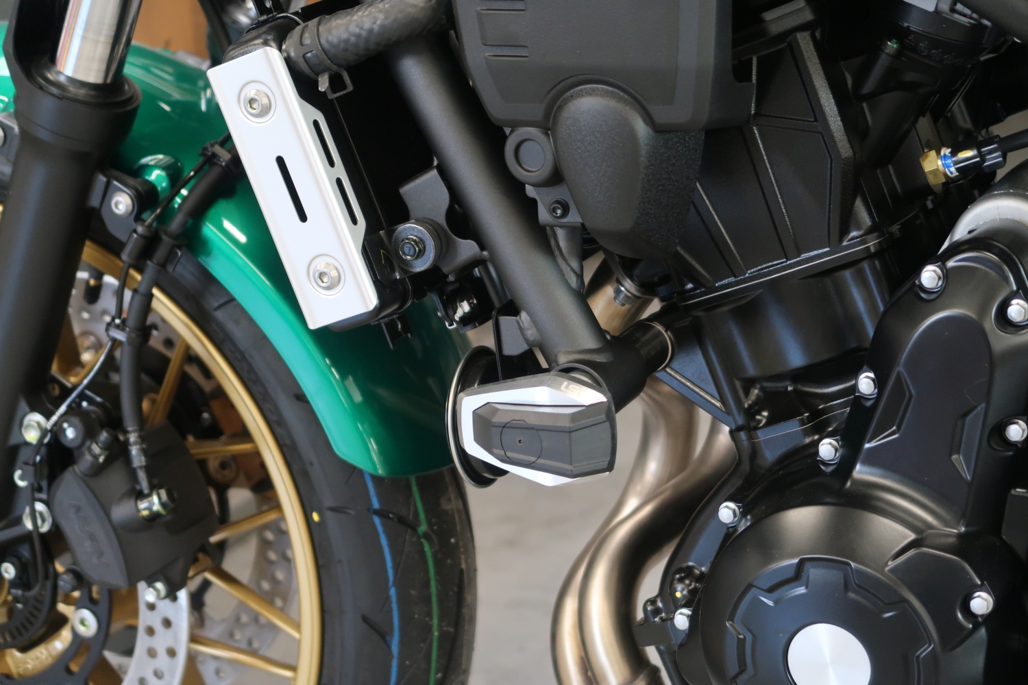 LSL Crash Pad Befestigungskit für Kawasaki Z650,  2017-, schwarz