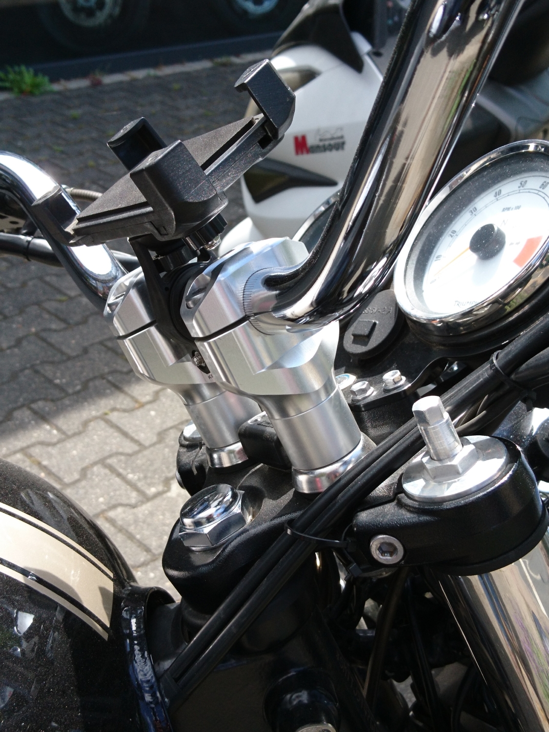 LSL Klemmbock Kit Bonneville & Thruxton 08-, 1 Zoll, schwarz