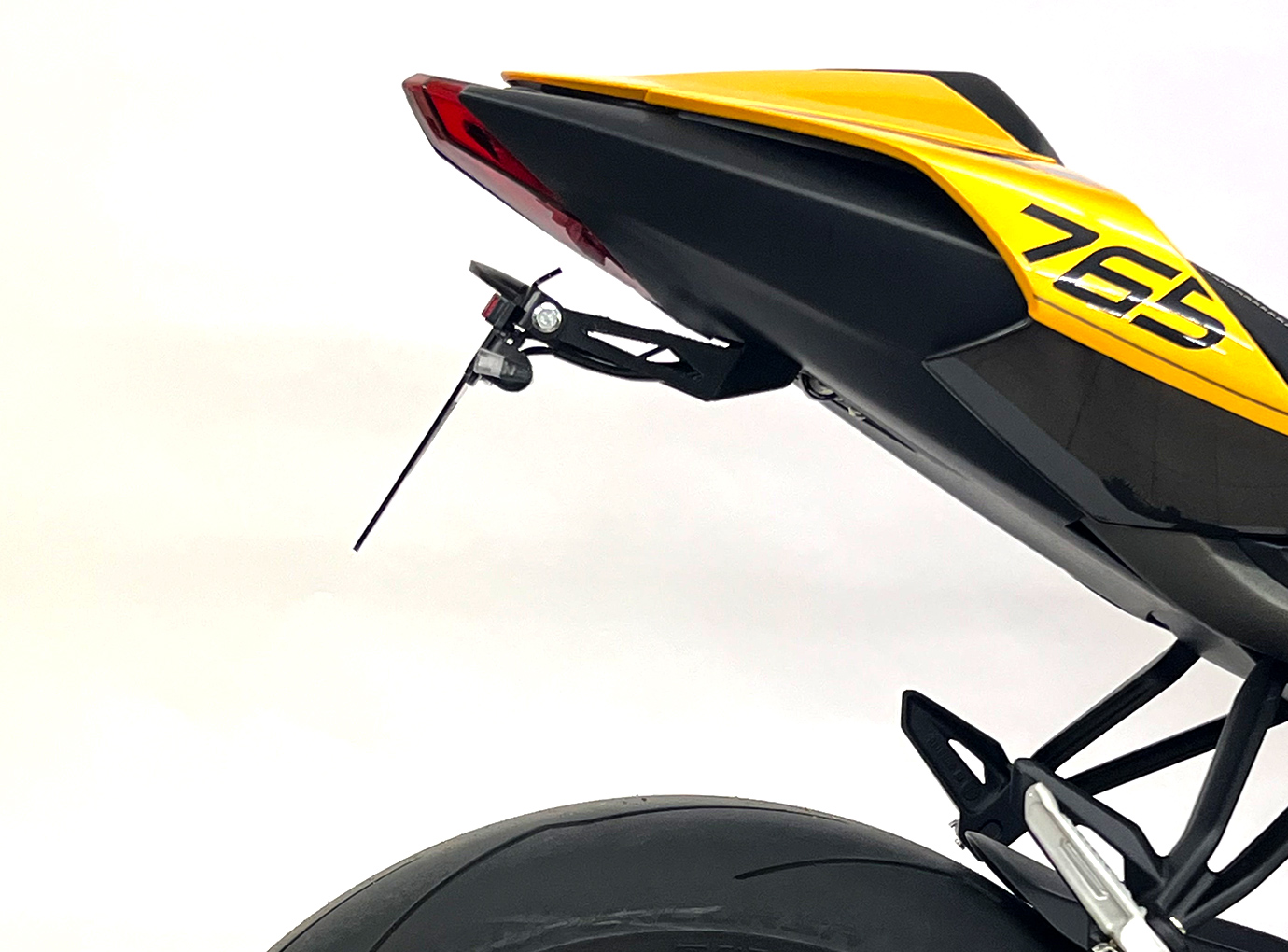 alpha Technik Kennzeichenhalter für Triumph Street Triple RS, ab Modelljahr 2023-