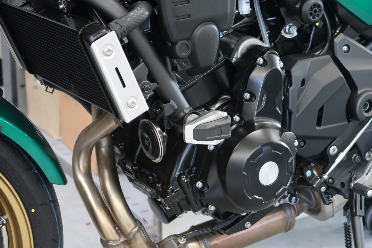 LSL Crash Pad Befestigungskit für Kawasaki Z650,  2017-, schwarz
