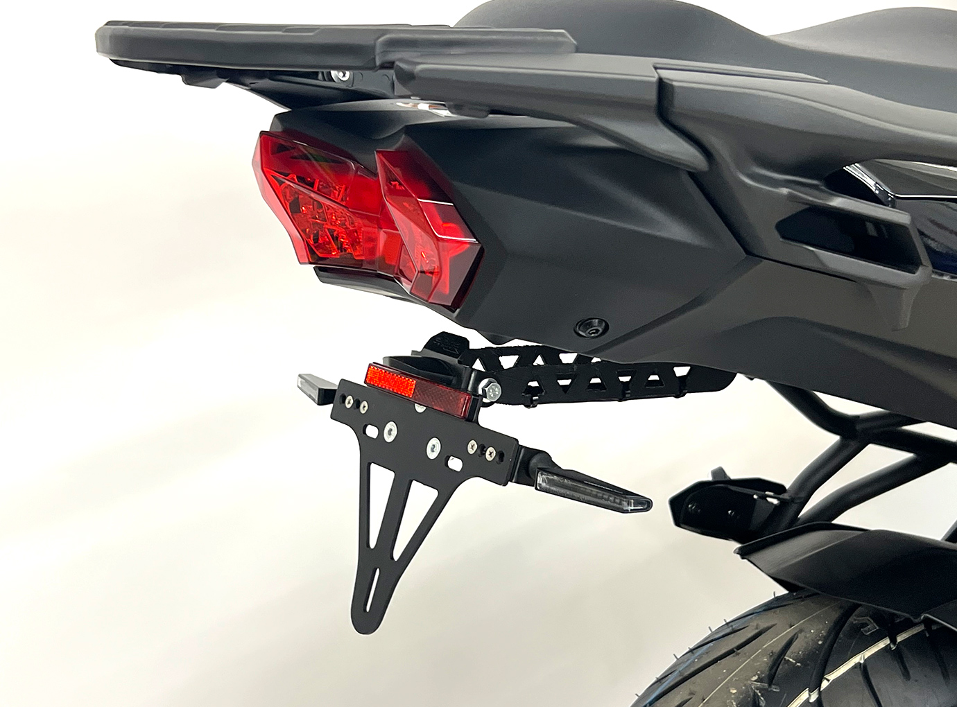 alpha Technik Kennzeichenhalter Edelstahl schwarz für Kawasaki Versys 1000 ab 2019 -, Versys 1100 ab 2025-