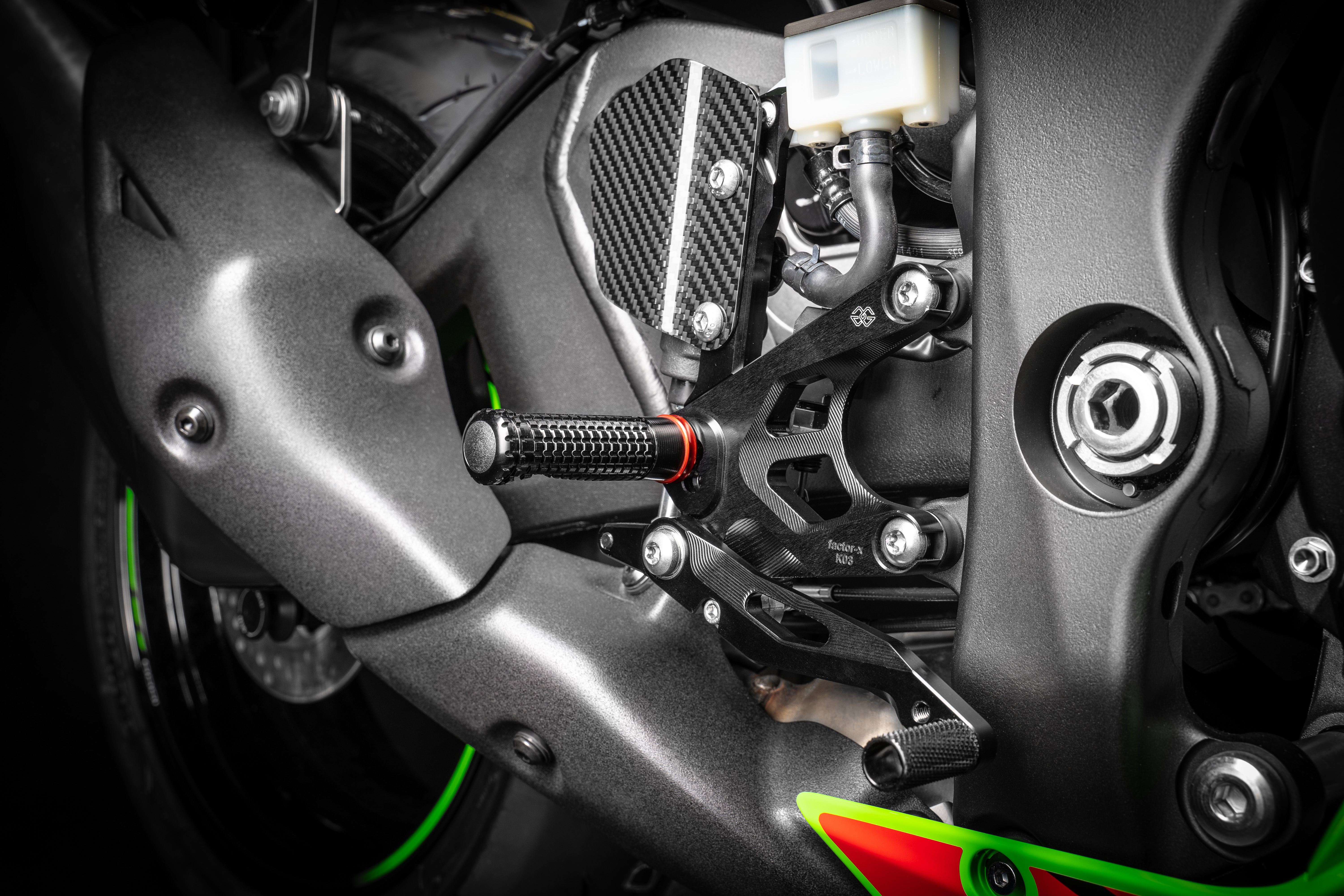 GILLES FXR Fußrastenanlage Kawasaki ZX10R schwarz