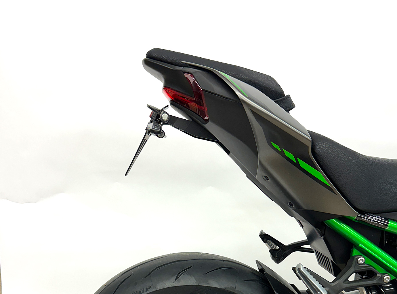 alpha Technik Kennzeichenhalter Kawasaki Z900 / Z900SE, Modelljahr 2025-