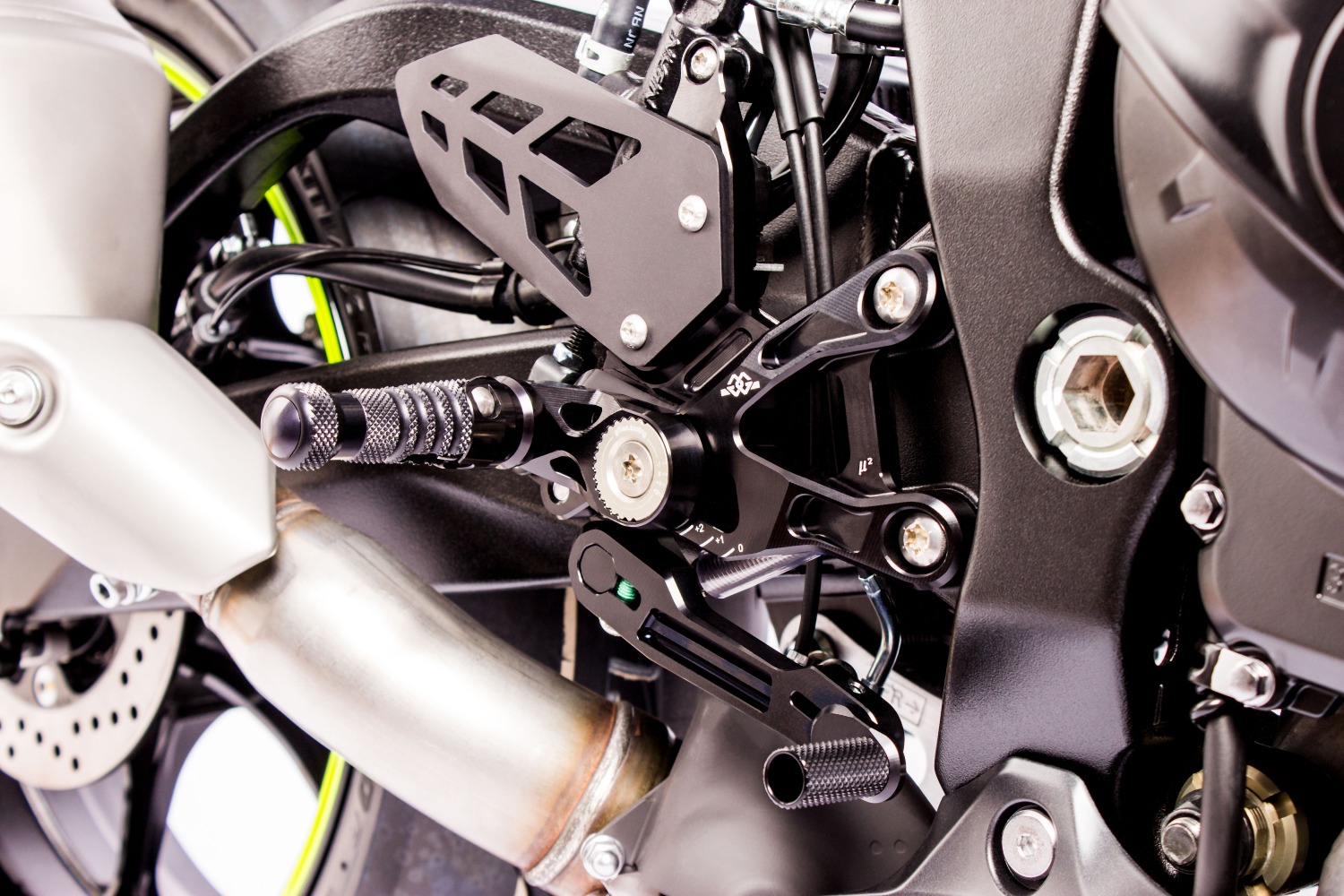GILLES MUE2 Fußrastenanlage für Suzuki GSXR1000(R) DM schwarz