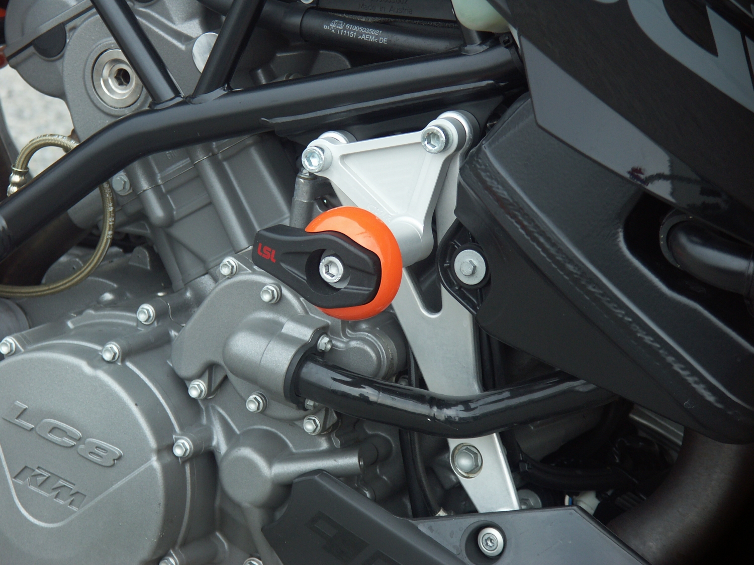LSL Crash Pad Befestigungskit für KTM Super Duke 990,  2005-, Supermoto R 950,  2006-