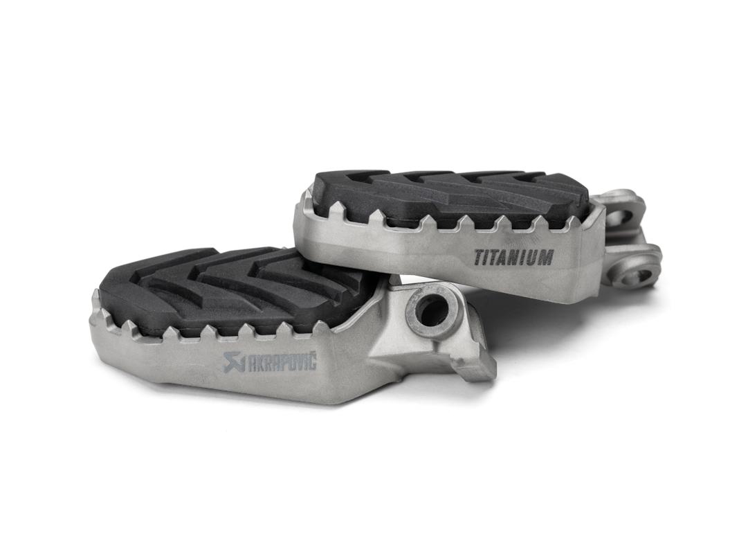 Akrapovic Adenture Fußrasten Titan für KTM, Husqvarna und GasGas Modelle