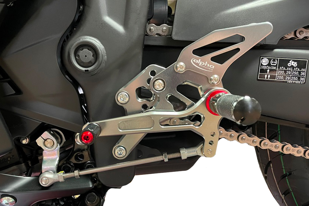 >TRACK< Fußrastenanlage titanfarben Yamaha YZF-R3 / MT-03 ab Modelljahr 2017-