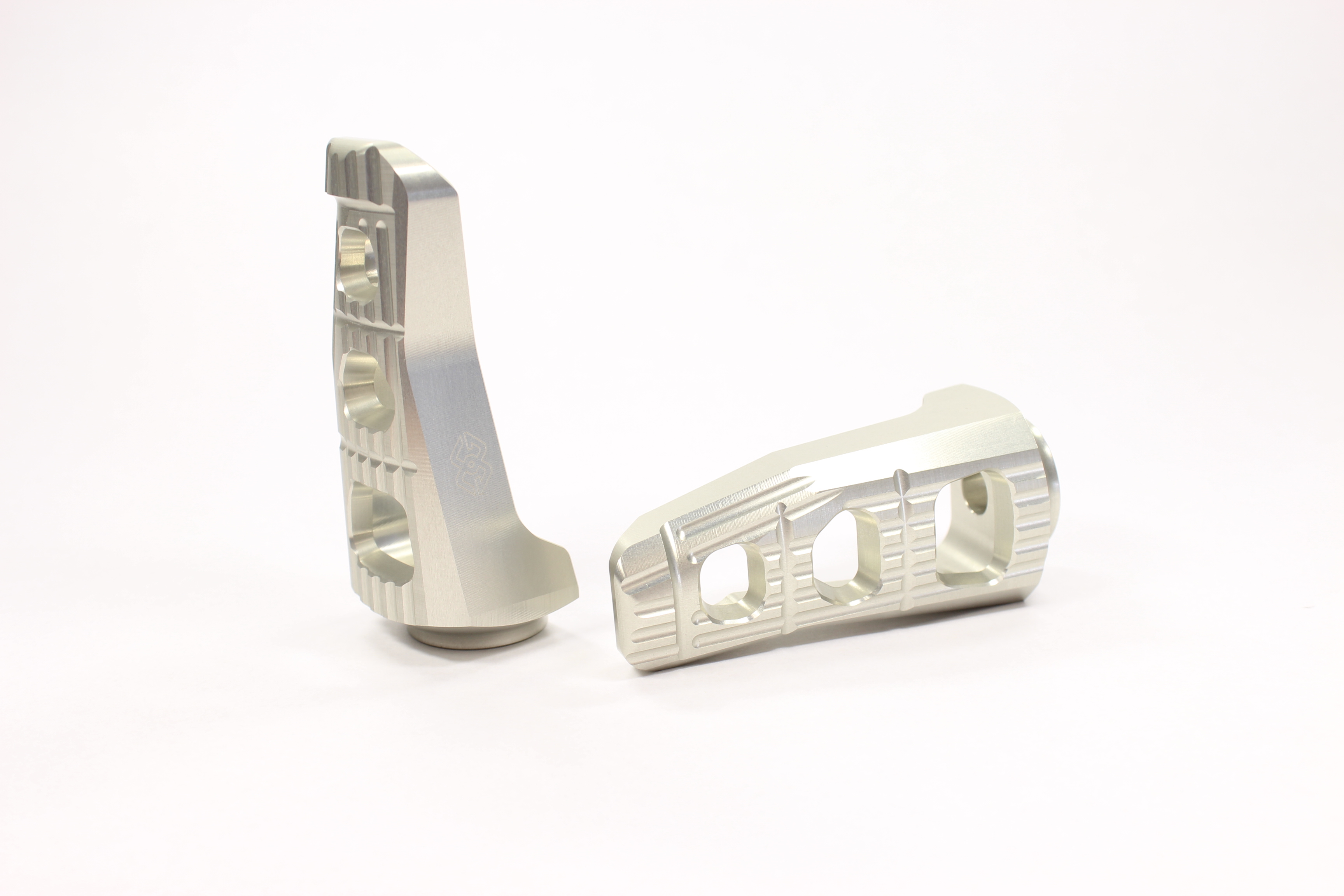 Giles Tooling Austauschfußrasten-Kit Touring, Fahrer, silber für Suzuki GSX-8S,8R 2023-